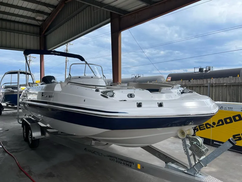 Slide: The Image of Hurricane SunDeck Sport 231 OB 2023 - 39