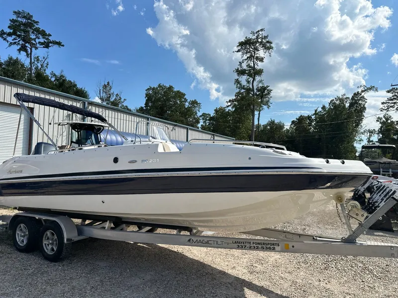 Slide: The Image of Hurricane SunDeck Sport 231 OB 2023 - 44