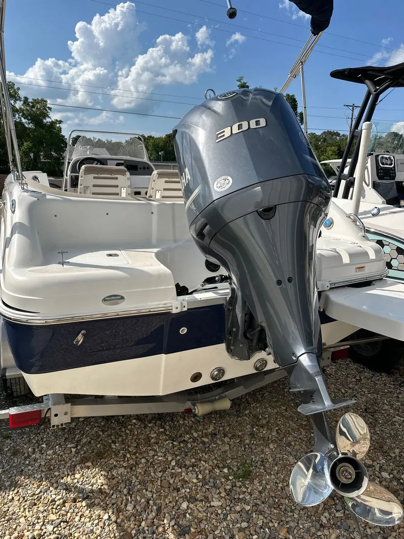 Slide: The Image of Hurricane SunDeck Sport 231 OB 2023 - 49