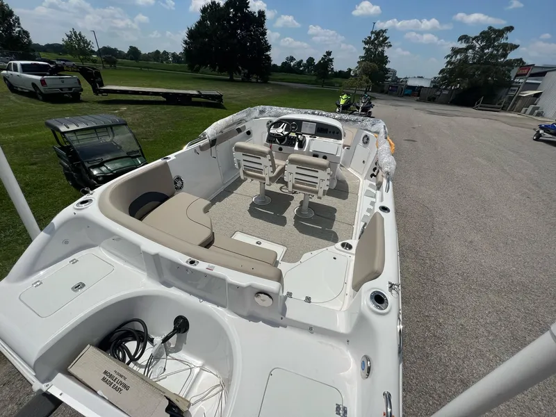 Slide: The Image of Hurricane SunDeck Sport 231 OB 2023 - 7