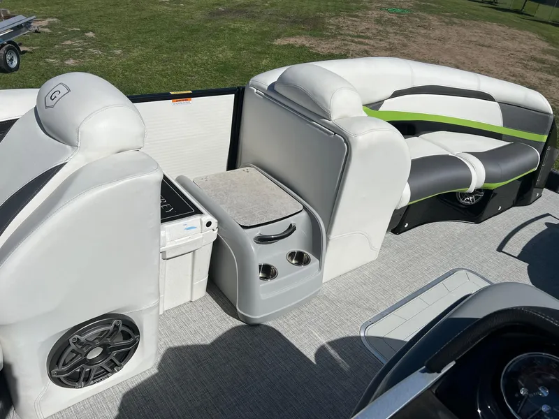 Slide: The Image of Godfrey XP 250 2023 - 18