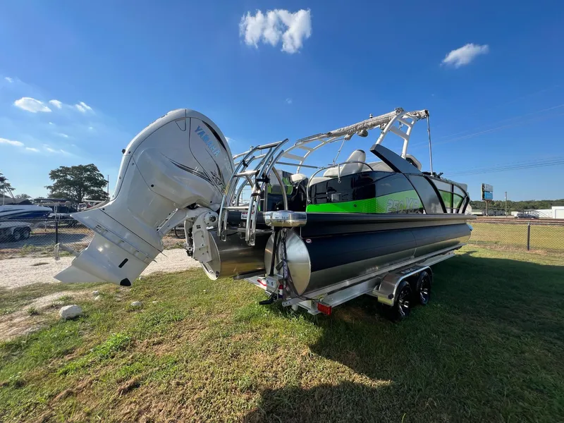 Slide: The Image of Godfrey XP 250 2023 - 21