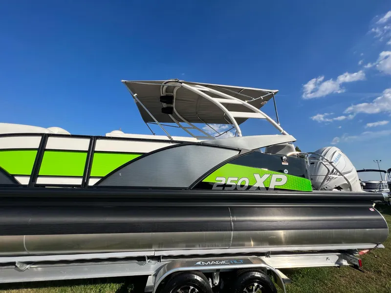 Slide: The Image of Godfrey XP 250 2023 - 3