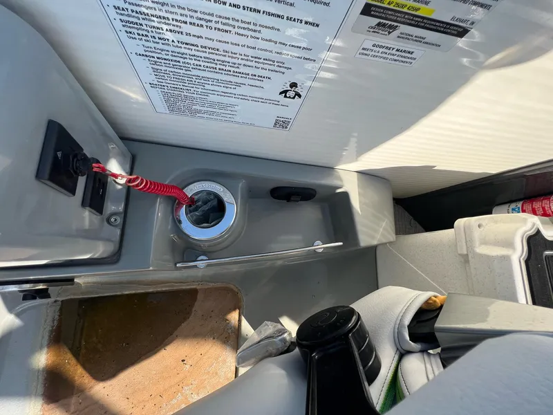 Slide: The Image of Godfrey XP 250 2023 - 30