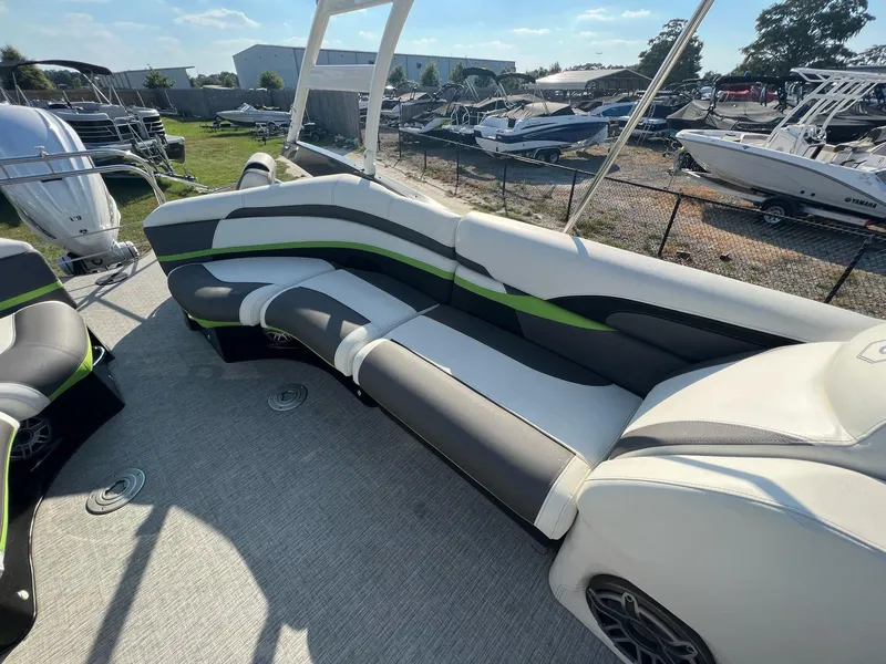 Slide: The Image of Godfrey XP 250 2023 - 33