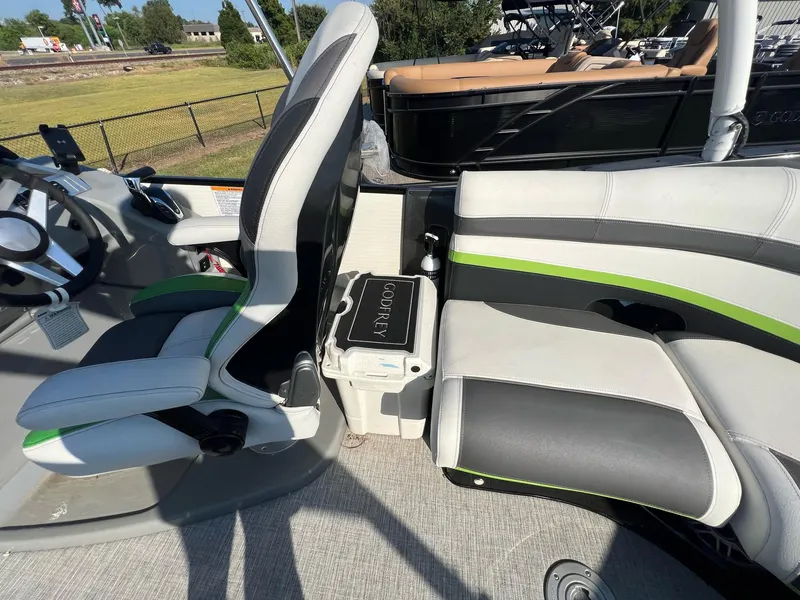 Slide: The Image of Godfrey XP 250 2023 - 36