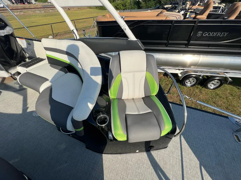 Slide: The Image of Godfrey XP 250 2023 - 38