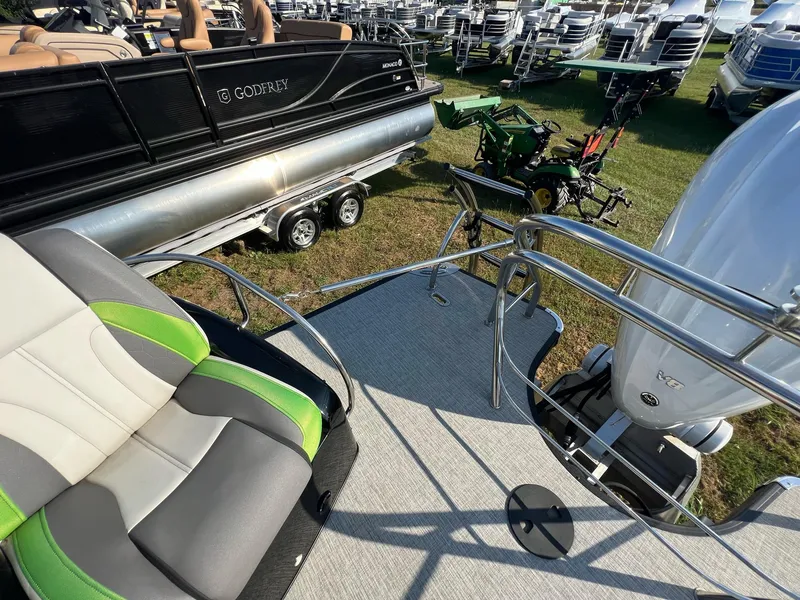 Slide: The Image of Godfrey XP 250 2023 - 39