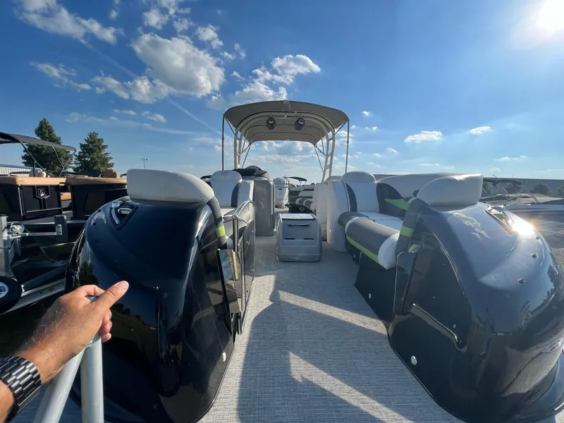 Slide: The Image of Godfrey XP 250 2023 - 45