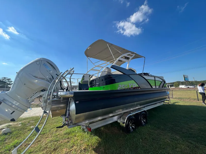 Slide: The Image of Godfrey XP 250 2023 - 8