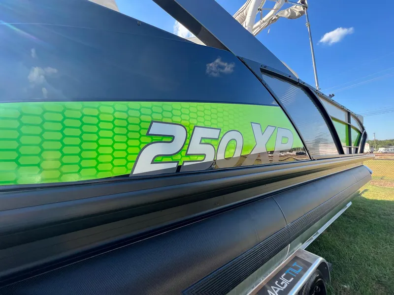 Slide: The Image of Godfrey XP 250 2023 - 9