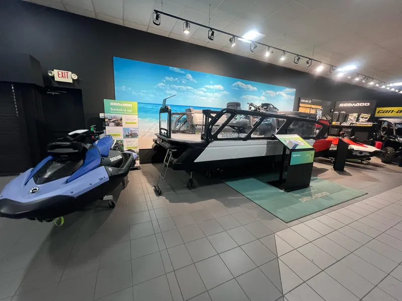 Slide: The Image of Sea-Doo Switch 19 2024 - 3