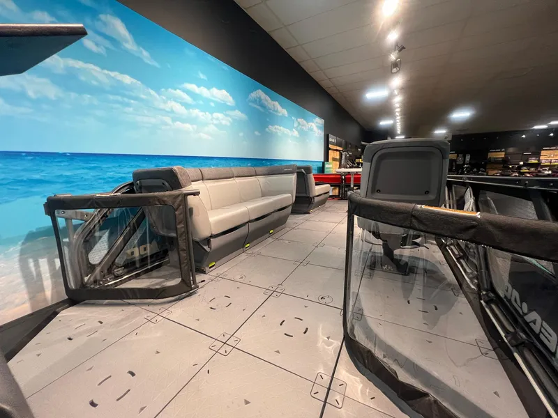 Slide: The Image of Sea-Doo Switch 19 2024 - 8