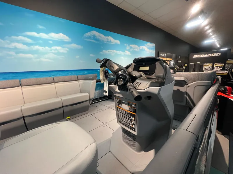 Slide: The Image of Sea-Doo Switch 19 2024 - 9