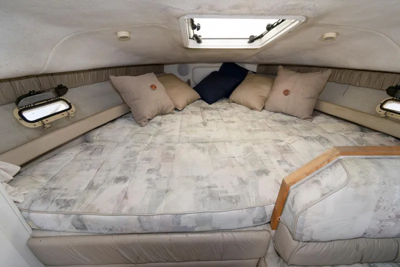 Slide: The Image of 1998 Bayliner 2855 Ciera cabin interior with bed and pillows. - 9