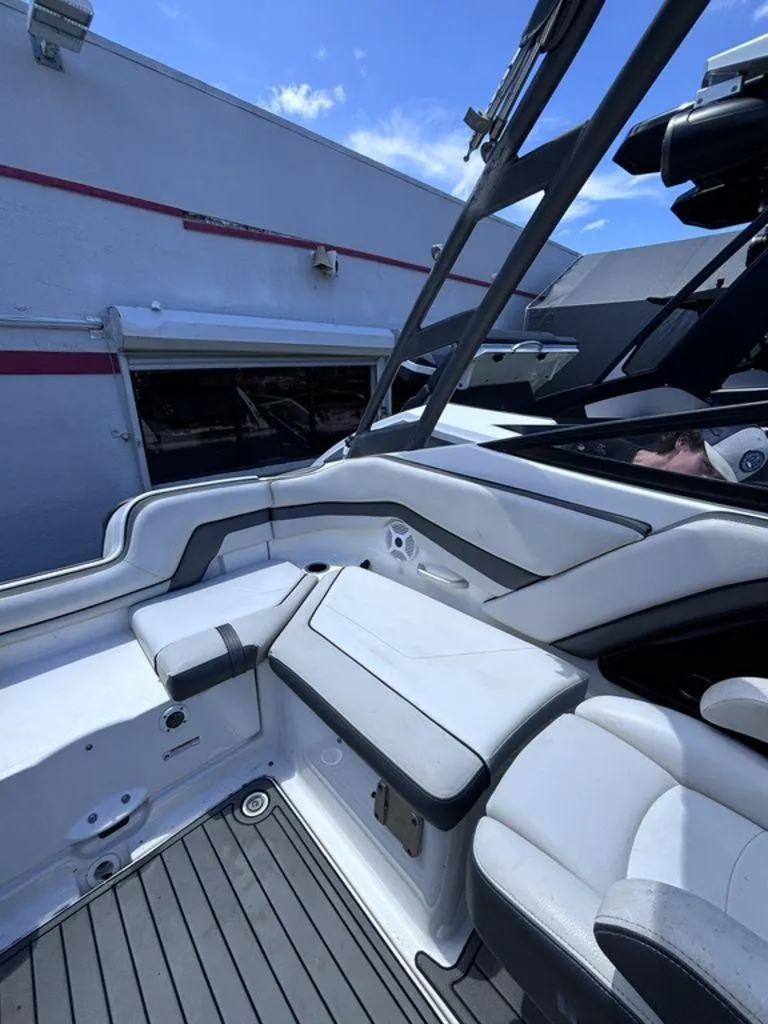 Slide: The Image of Yamaha AR240 2019 - 17