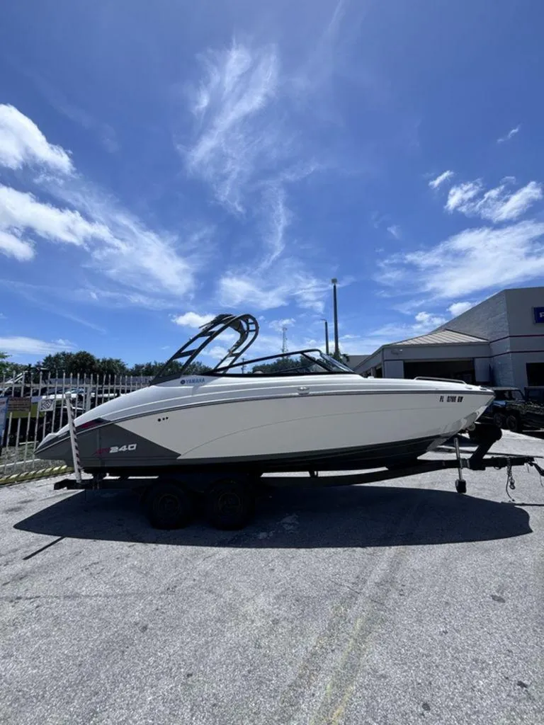 Slide: The Image of Yamaha AR240 2019 - 3