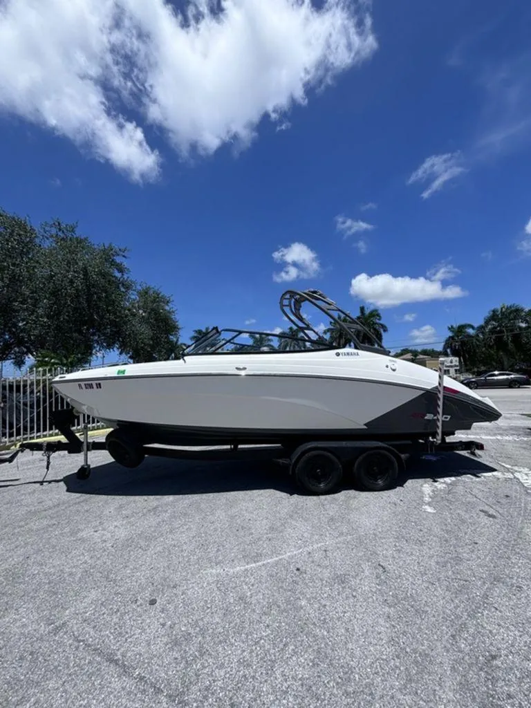 Slide: The Image of Yamaha AR240 2019 - 7