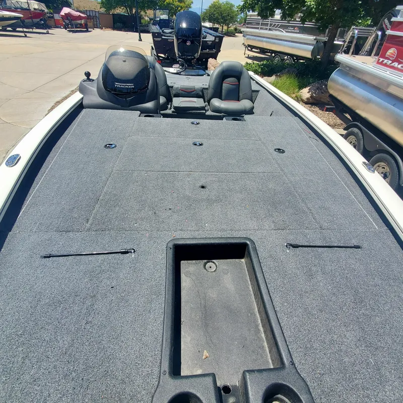 Slide: The Image of 2024 Tracker Pro Team 195 TXW Tournament Edition fishing boat with spacious deck. - 4