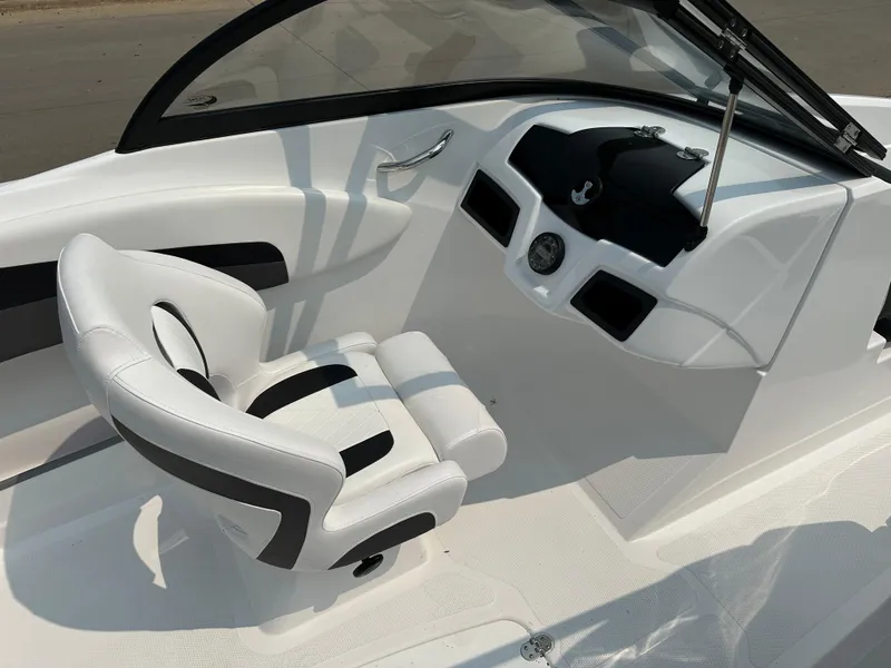 Slide: The Image of 2024 Tahoe 200 S boat cockpit with white and black captain's chair. - 6