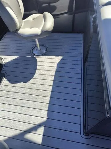 Slide: The Image of Avalon Catalina Rear Fish 23 FT 2024 - 11