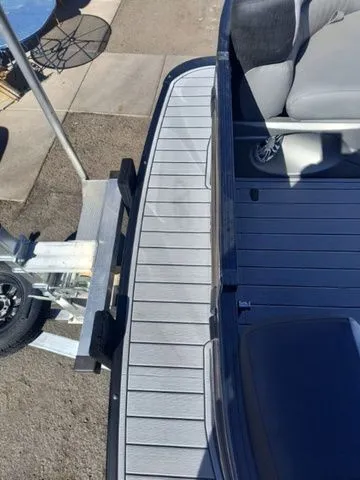 Slide: The Image of Avalon Catalina Rear Fish 23 FT 2024 - 12