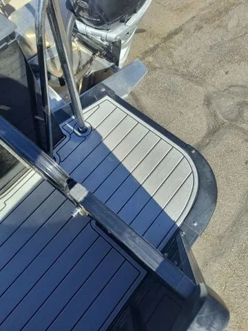 Slide: The Image of Avalon Catalina Rear Fish 23 FT 2024 - 14