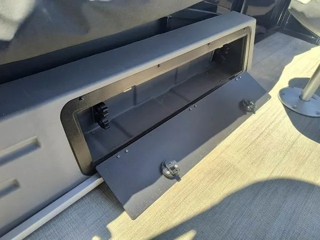 Slide: The Image of Avalon Catalina Rear Fish 23 FT 2024 - 16