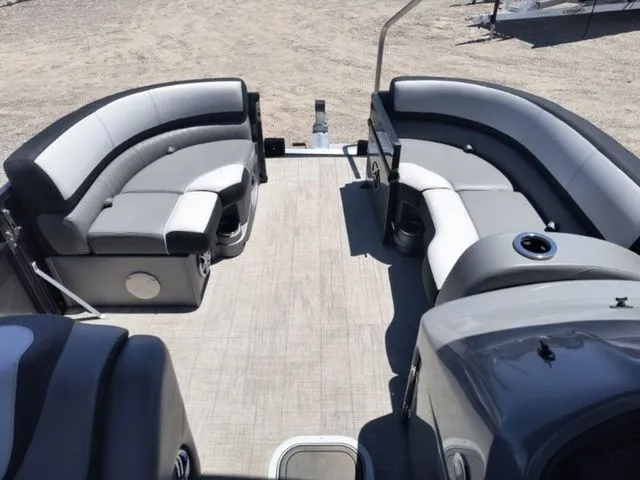 Slide: The Image of Avalon Catalina Rear Fish 23 FT 2024 - 18