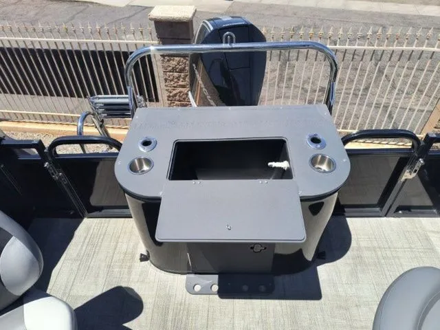 Slide: The Image of Avalon Catalina Rear Fish 23 FT 2024 - 19