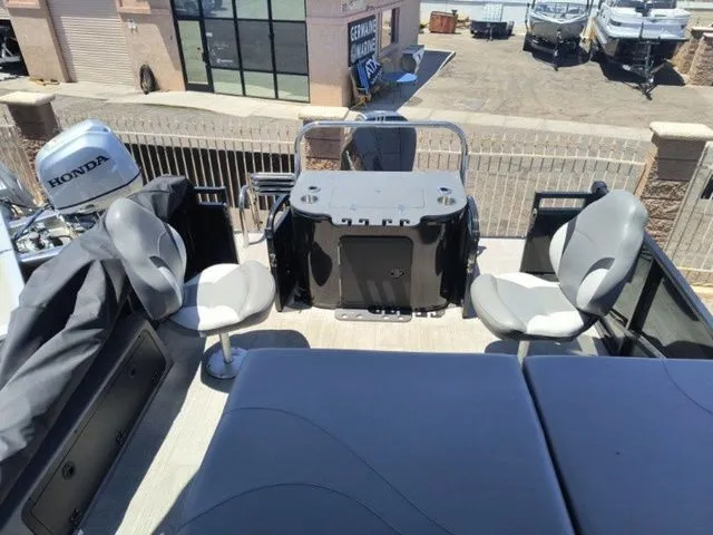 Slide: The Image of Avalon Catalina Rear Fish 23 FT 2024 - 25