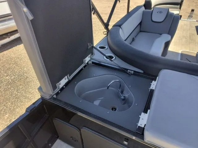 Slide: The Image of Avalon Catalina Rear Fish 23 FT 2024 - 26