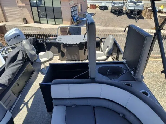 Slide: The Image of Avalon Catalina Rear Fish 23 FT 2024 - 27