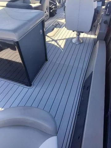 Slide: The Image of Avalon Catalina Rear Fish 23 FT 2024 - 30