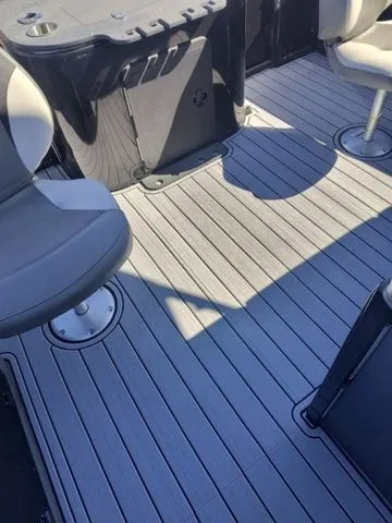 Slide: The Image of Avalon Catalina Rear Fish 23 FT 2024 - 8