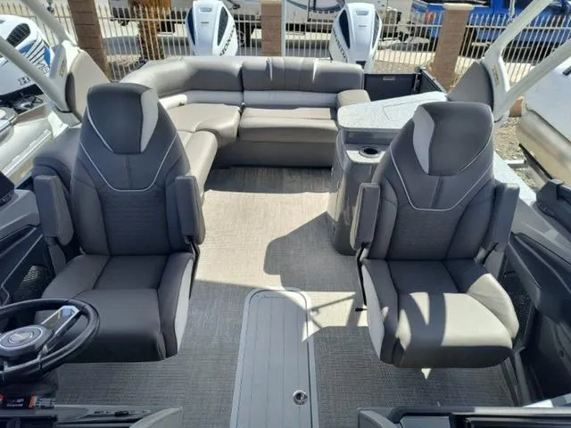 Slide: The Image of Avalon Catalina Windshield Twin 250's (500 HP) 2024 - 11