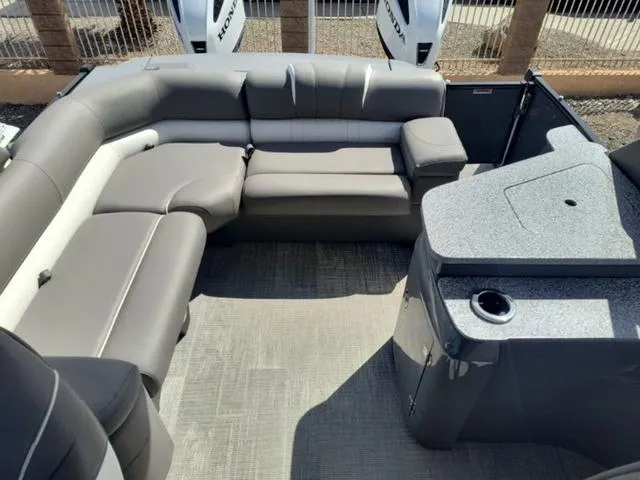 Slide: The Image of Avalon Catalina Windshield Twin 250's (500 HP) 2024 - 12