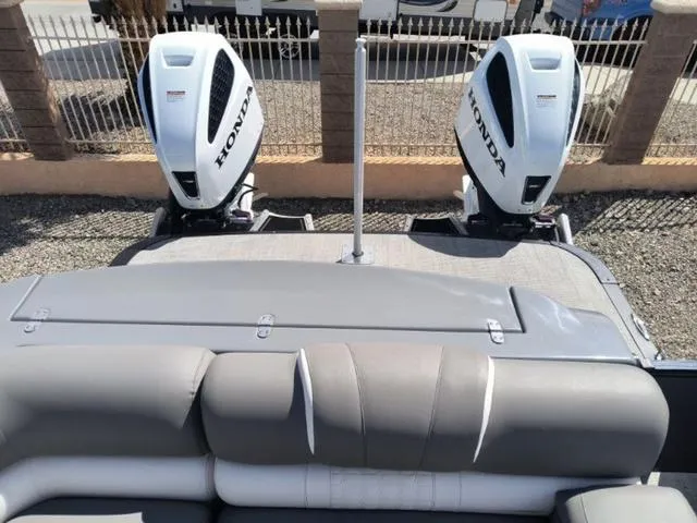 Slide: The Image of Avalon Catalina Windshield Twin 250's (500 HP) 2024 - 13