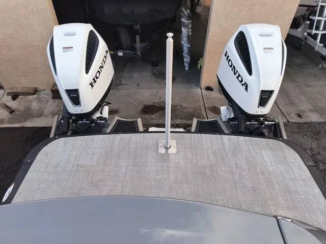 Slide: The Image of Avalon Catalina Windshield Twin 250's (500 HP) 2024 - 17