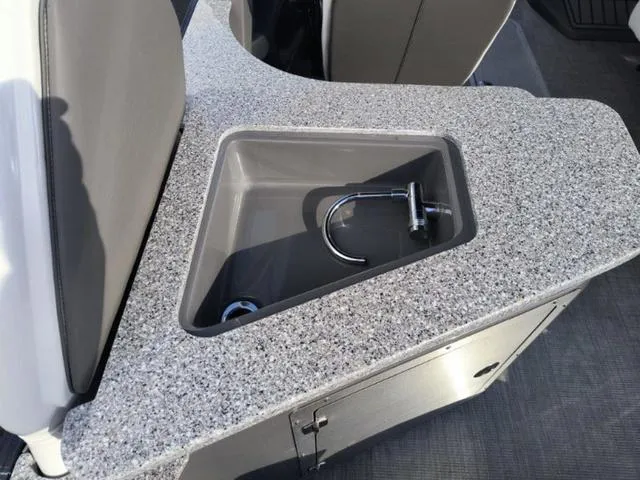 Slide: The Image of Avalon Catalina Windshield Twin 250's (500 HP) 2024 - 19