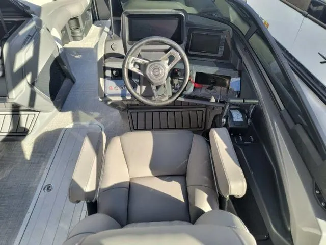 Slide: The Image of Avalon Catalina Windshield Twin 250's (500 HP) 2024 - 21