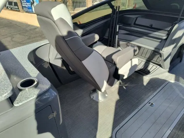 Slide: The Image of Avalon Catalina Windshield Twin 250's (500 HP) 2024 - 23