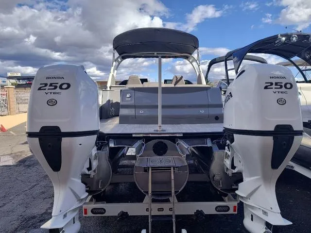 Slide: The Image of Avalon Catalina Windshield Twin 250's (500 HP) 2024 - 24