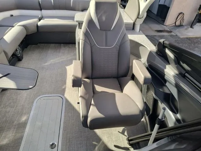 Slide: The Image of Avalon Catalina Windshield Twin 250's (500 HP) 2024 - 30