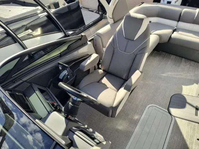 Slide: The Image of Avalon Catalina Windshield Twin 250's (500 HP) 2024 - 31