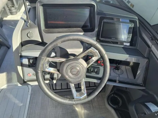 Slide: The Image of Avalon Catalina Windshield Twin 250's (500 HP) 2024 - 32