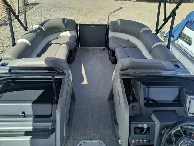 Slide: The Image of Avalon Catalina Windshield Twin 250's (500 HP) 2024 - 8