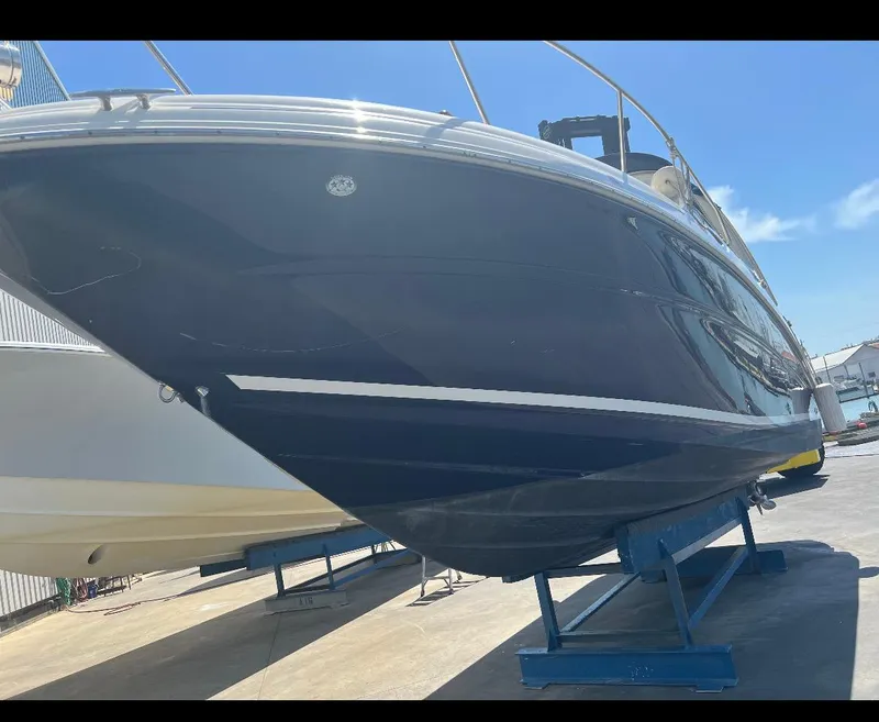 Slide: The Image of 2006 Sea Ray 280 Sundancer boat on a stand, side view. - 12