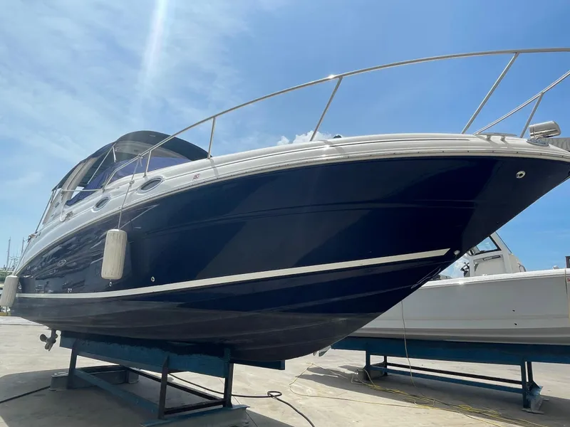 Slide: The Image of 2006 Sea Ray 280 Sundancer boat on display under clear blue sky. - 19