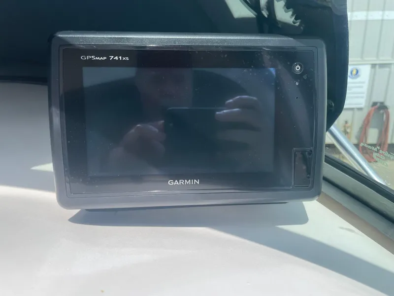 Slide: The Image of Garmin GPSmap 741xs on 2006 Sea Ray 280 Sundancer dashboard. - 25